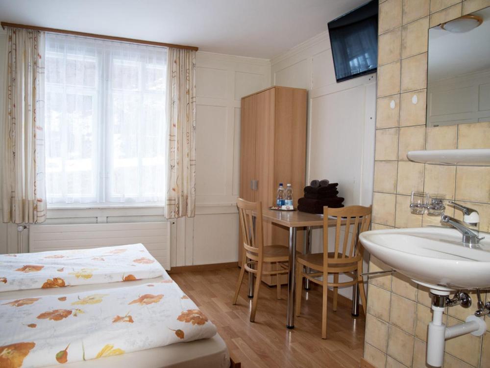 Hotel Restaurant Raben Linthal Екстериор снимка
