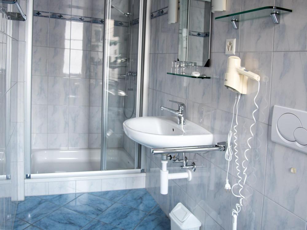 Hotel Restaurant Raben Linthal Екстериор снимка