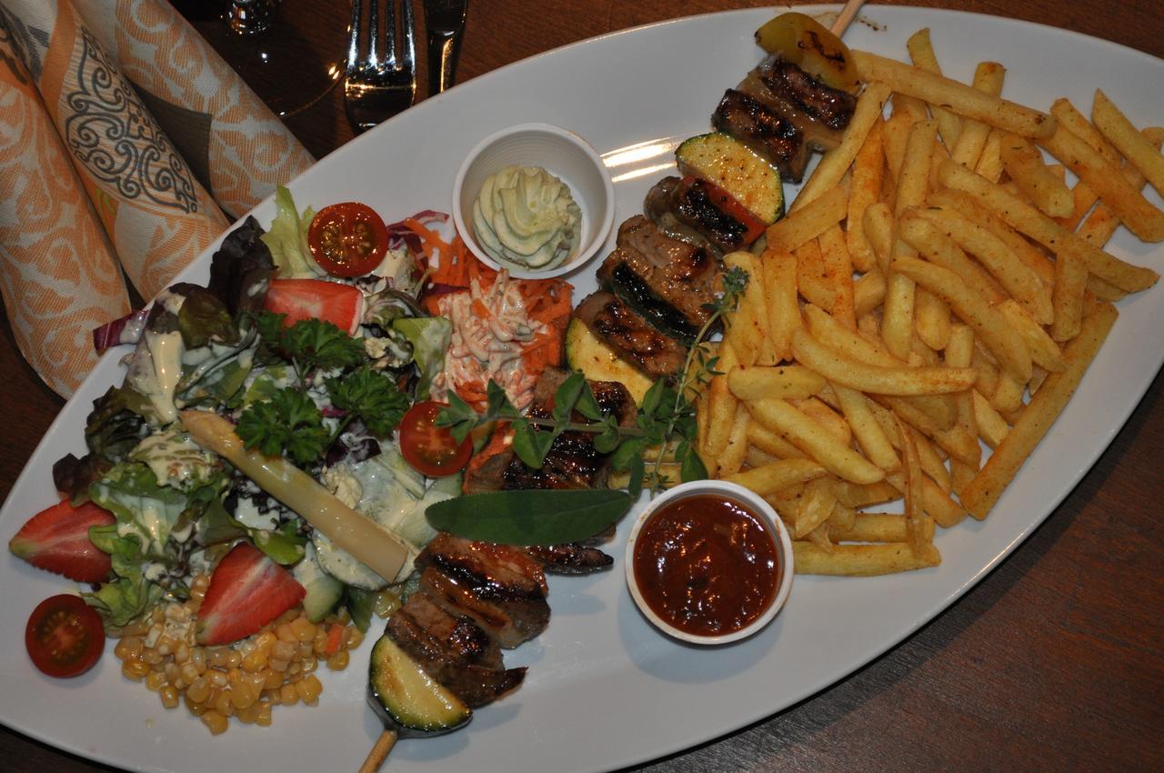 Hotel Restaurant Raben Linthal Екстериор снимка