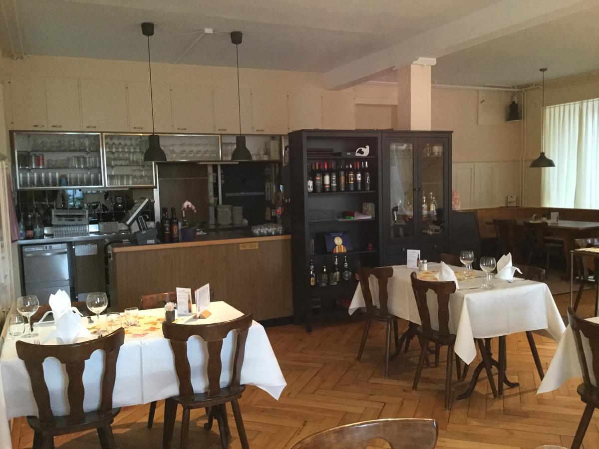 Hotel Restaurant Raben Linthal Екстериор снимка