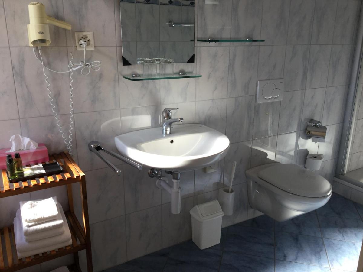 Hotel Restaurant Raben Linthal Екстериор снимка